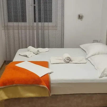 Bella Vista - Two Bedroom With Balcony And Sea View *