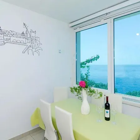 Bella Vista - Two Bedroom With Balcony And Sea View アパート *