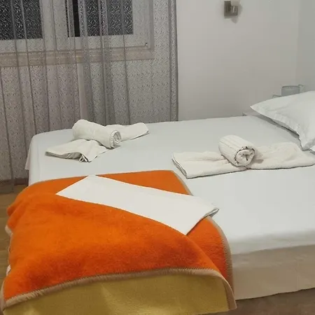 Bella Vista - Two Bedroom With Balcony And Sea View