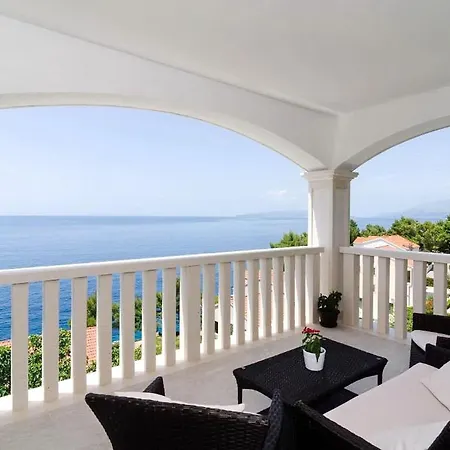 Bella Vista - Two Bedroom With Balcony And Sea View Apartment