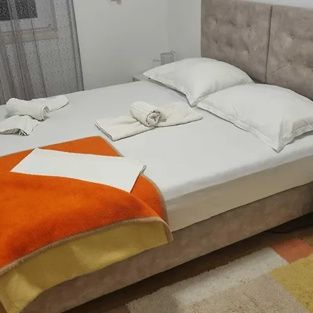 Bella Vista - Two Bedroom With Balcony And Sea View Apartment